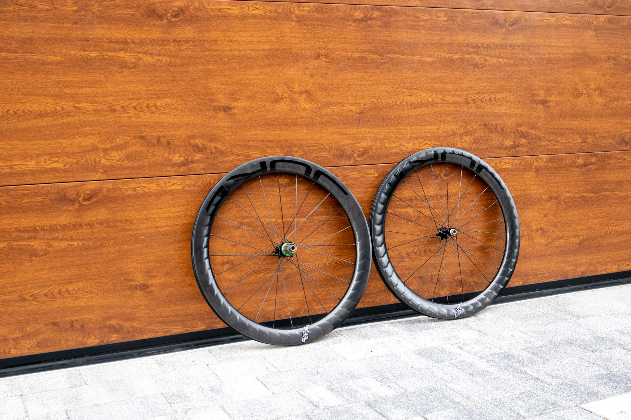 Ultralekkie koła aero Duke Strada AEra 56 na piastach Extralite