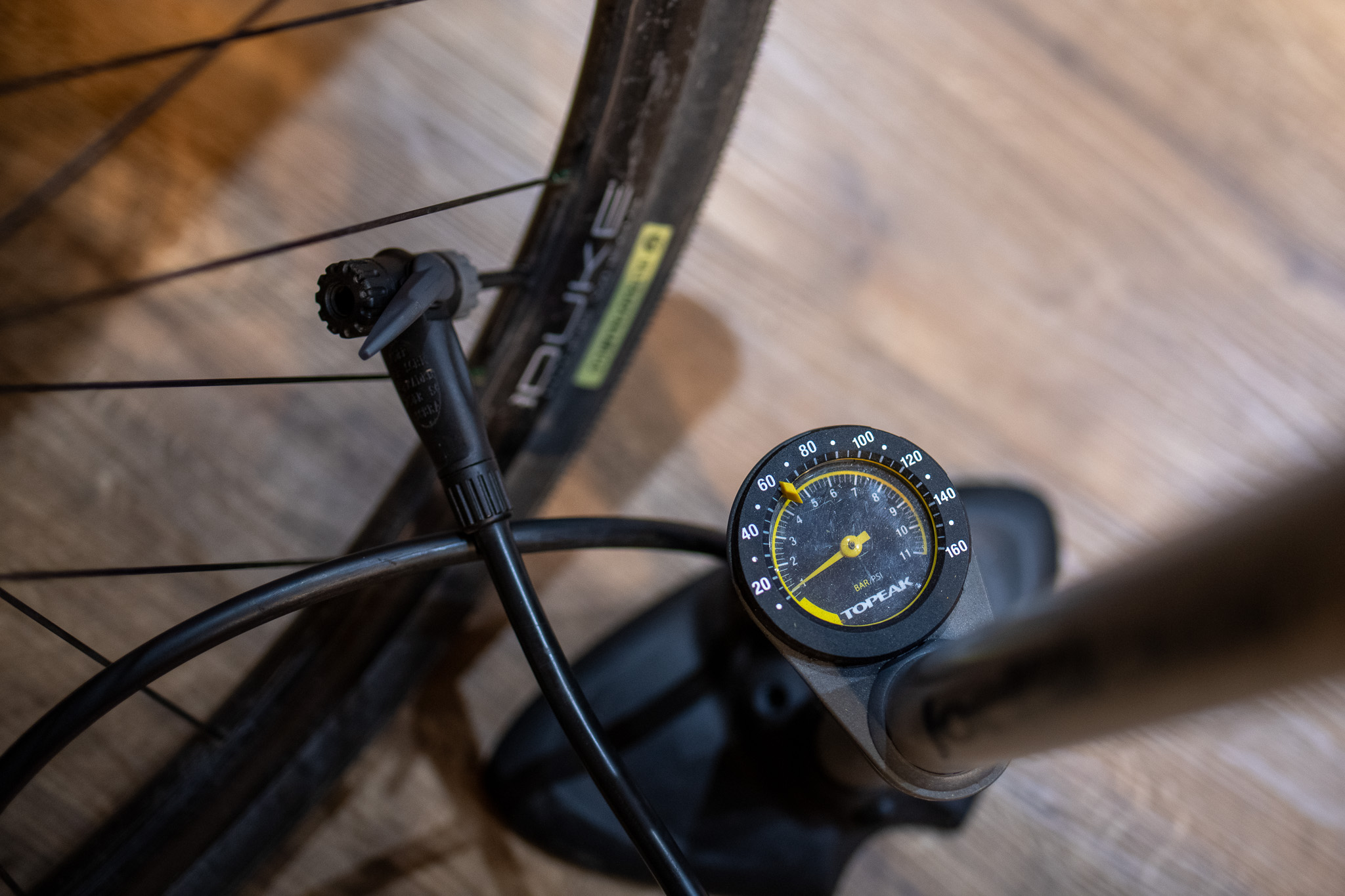 Ciśnienie w oponach gravel – opona 45 mm na obręczy gravel